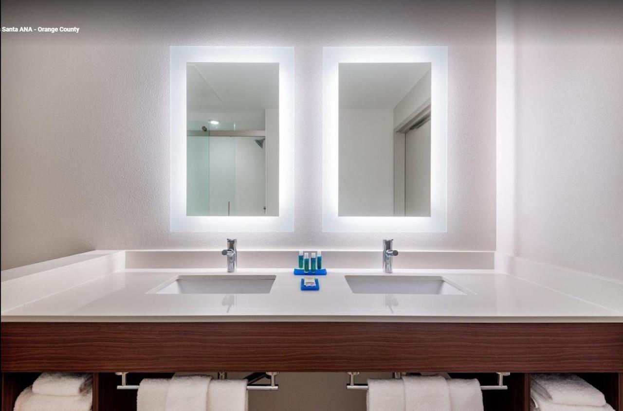 Holiday Inn Express & Suites Santa Ana - Orange County By Ihg Zewnętrze zdjęcie